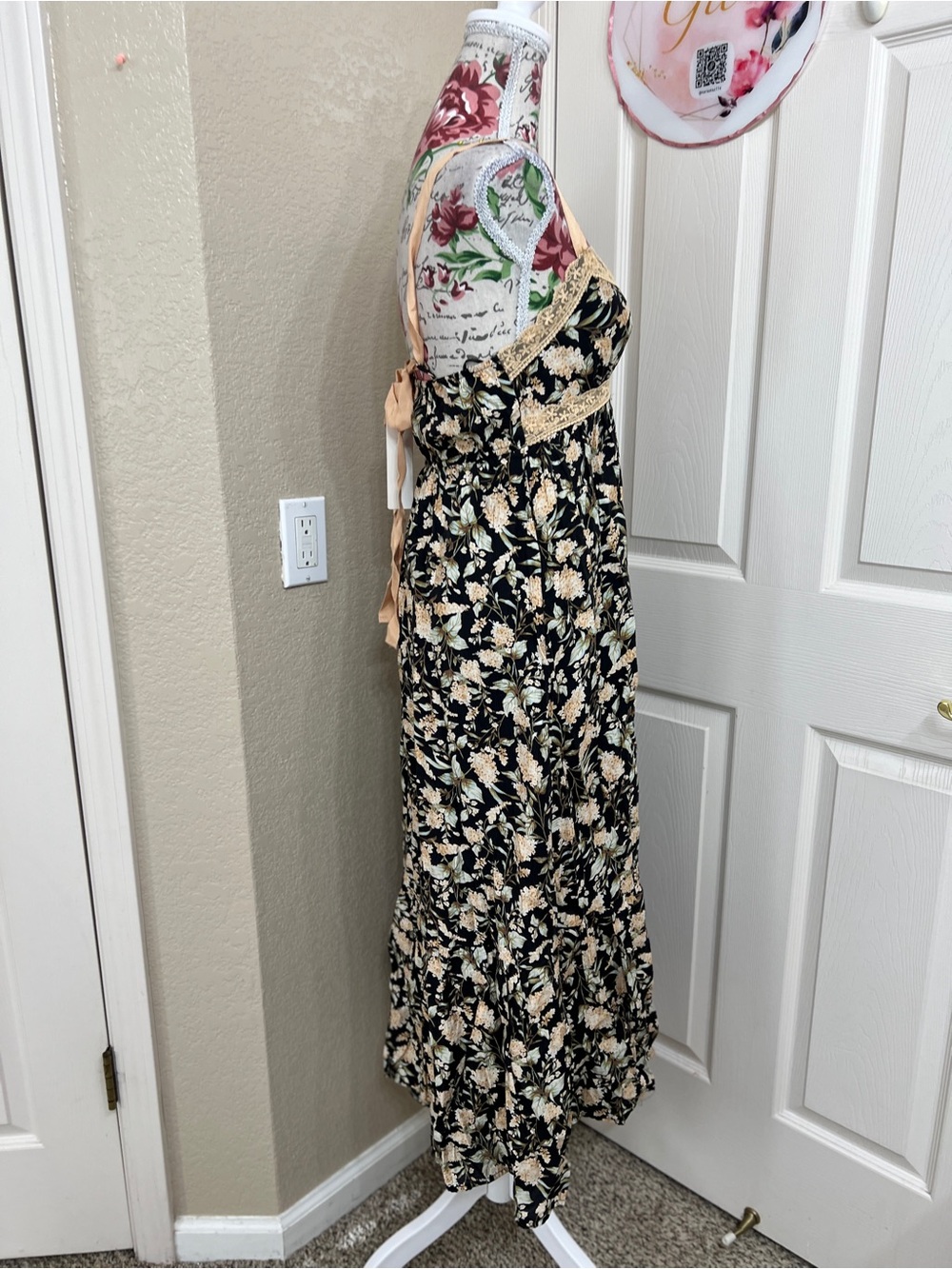mine Black Floral Midi Dress with Beige Lace Trim - Picture 3 of 9